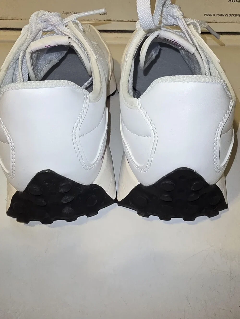 New Balance Women’s Sneakers White/Pink Size 7 – Worn Once – Runs Roomy